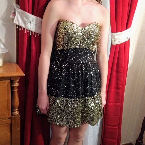 Xtaren Dresses & Skirts - 💄 Glow like a million candles!
